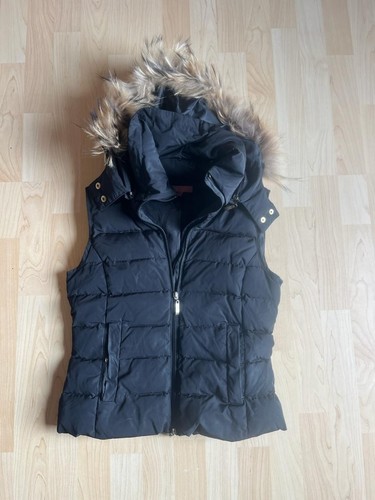 Schwarze daunenweste mit - schwarze,